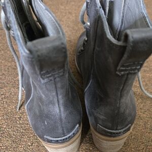 Women's Sorel Boots 2" Heel. Color Is Grayish Green Size 10